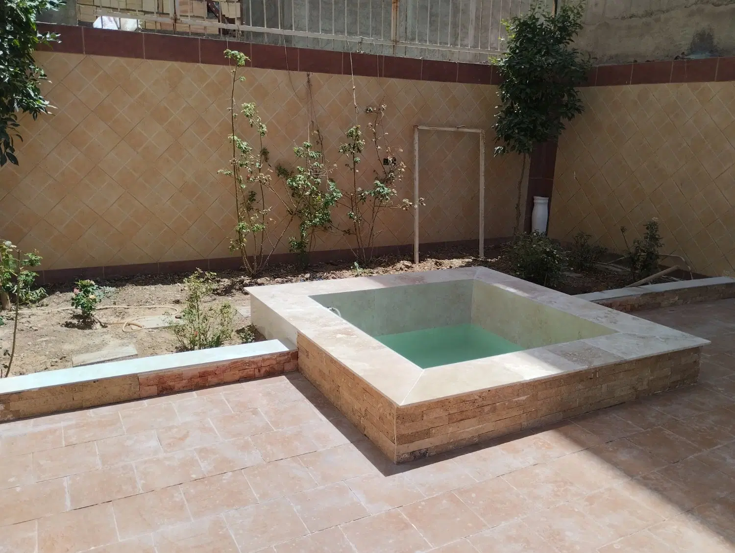همکف ویلایی در اعیانی نشین پردیسان