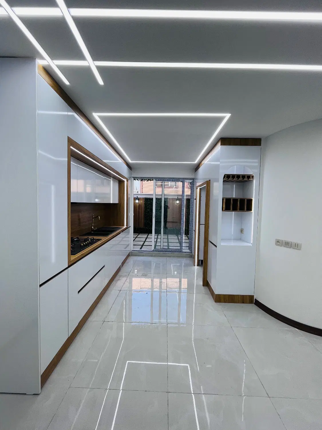 ۱۰۷متر +۳۰متر حیاط اختصاصی+فول امکانات و دیزاین