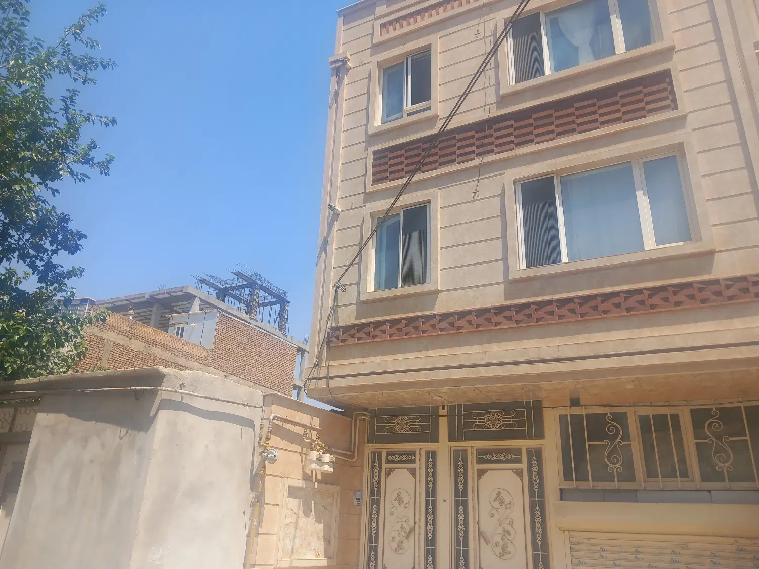 فروش خانه ۳طبقه باپارکینگ در شهدا