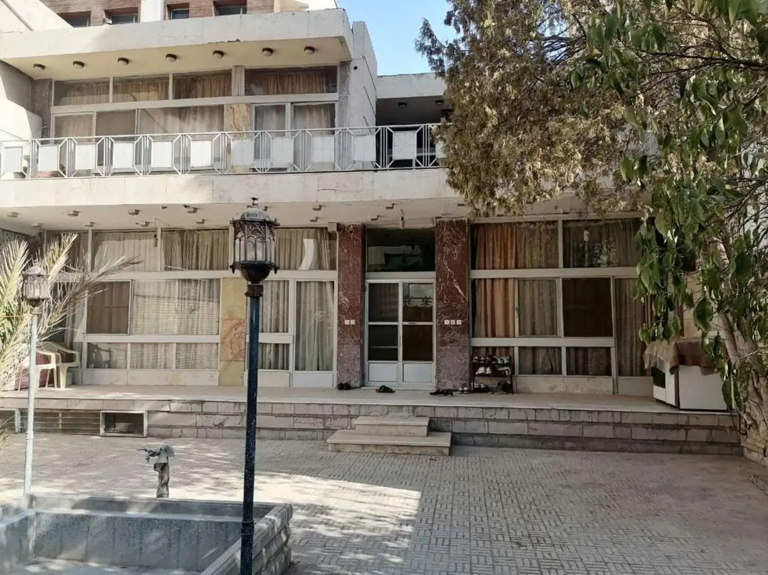 خانه ویلایی واقع در نظر غربی