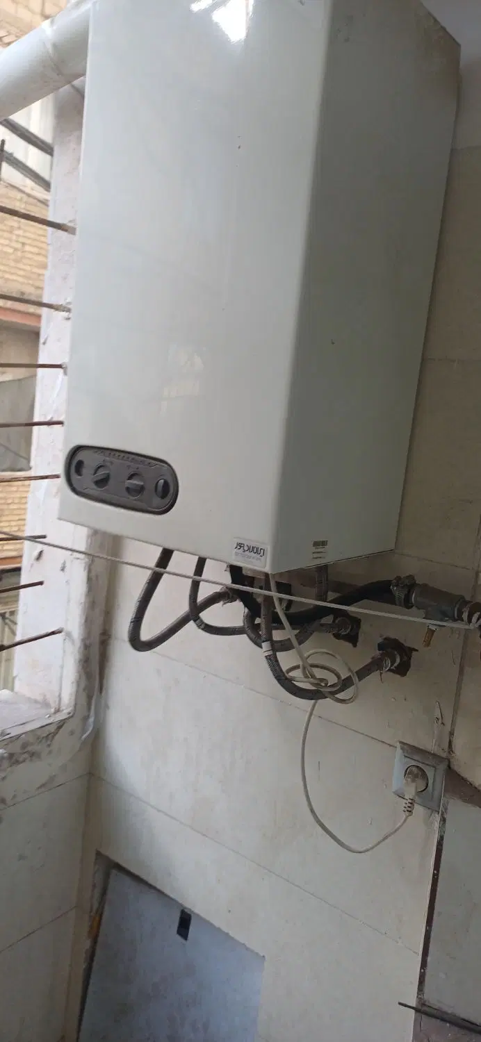 یک طبقه واحد یک اپارتمان توس ۴۵ قطعه ۳ سمت چپ