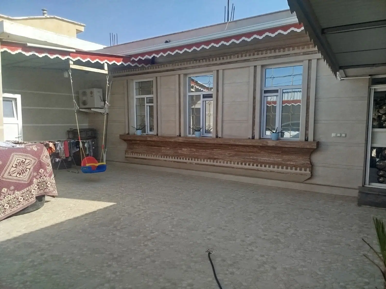 ساختمان به همراه عرصا واعیانی