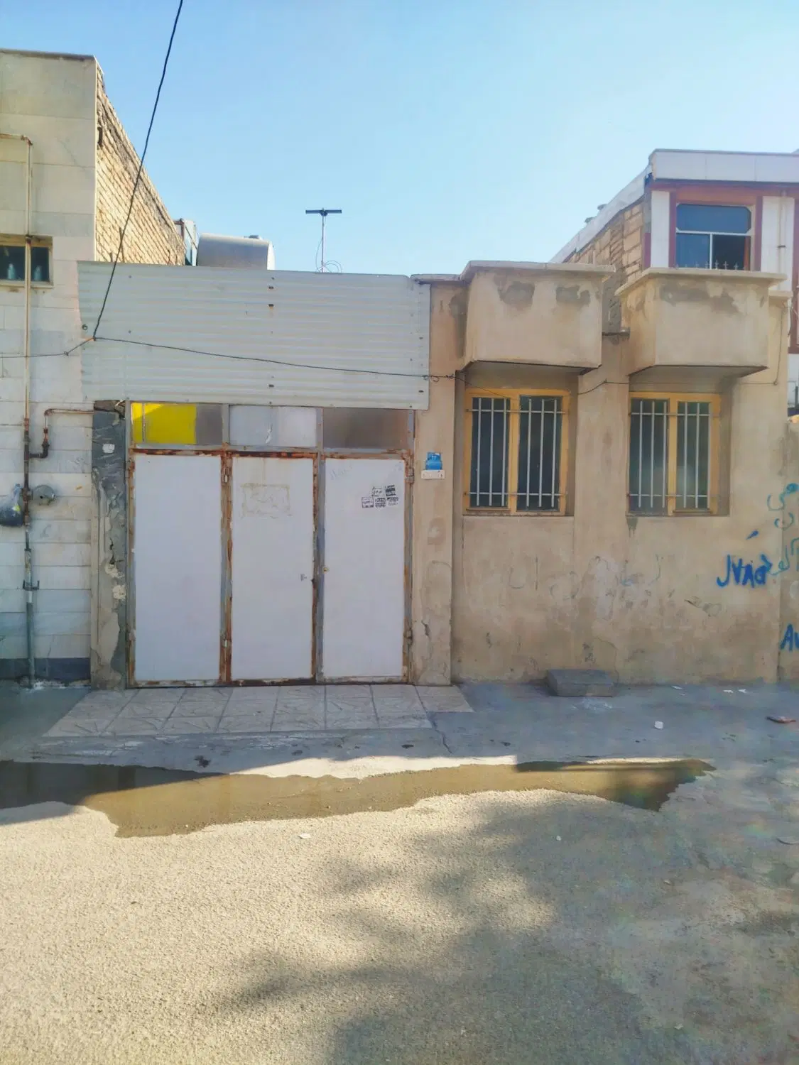 خانه ماشین رو لاله شمالی