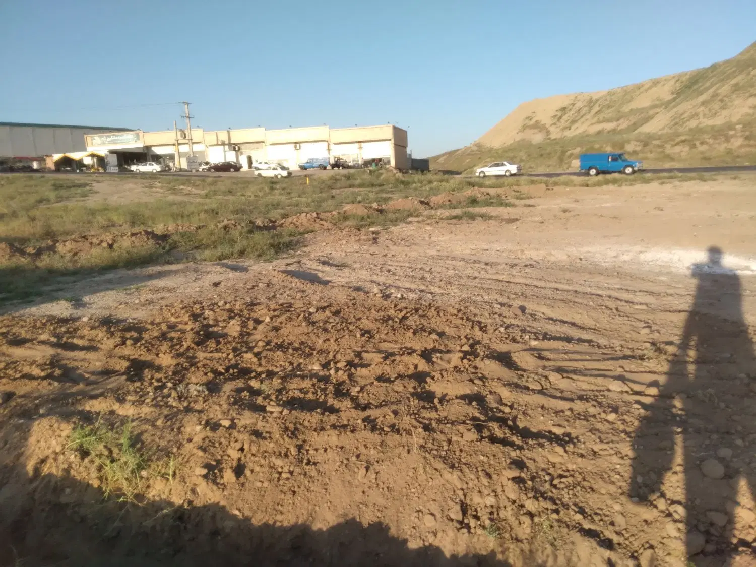 زمین در جاده امند
