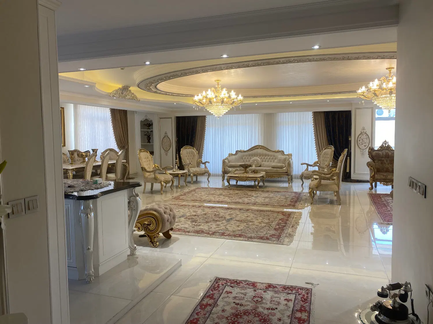اپارتمان ۲۷۰ متری در بر ۳۵ متری سینا