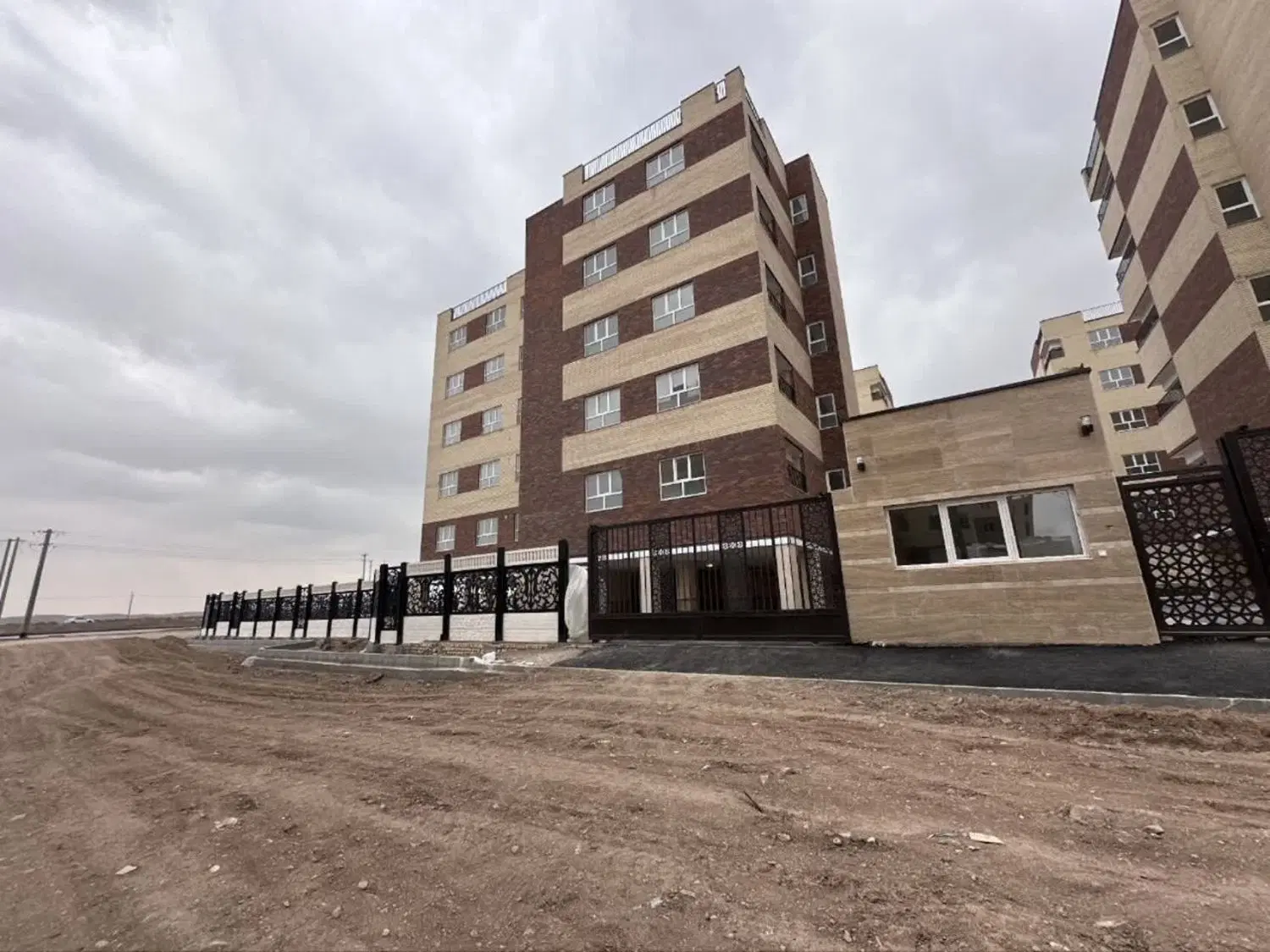 واحد آماده تحویل شهرک شهید رئیسی تسویه کامل