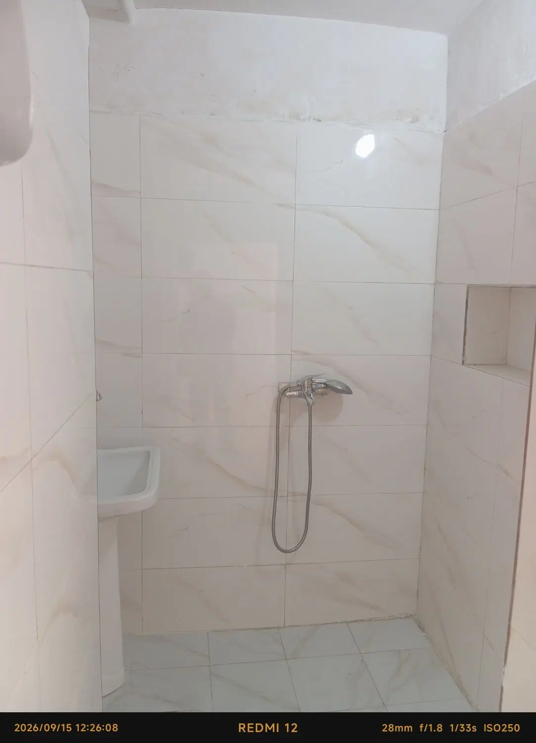 300 متر کارواش چهار دیواری بر خیابان اصلی اسوله