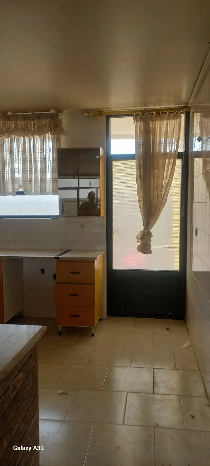 سی۴ متراژ۱۳۰سه خواب ط۲