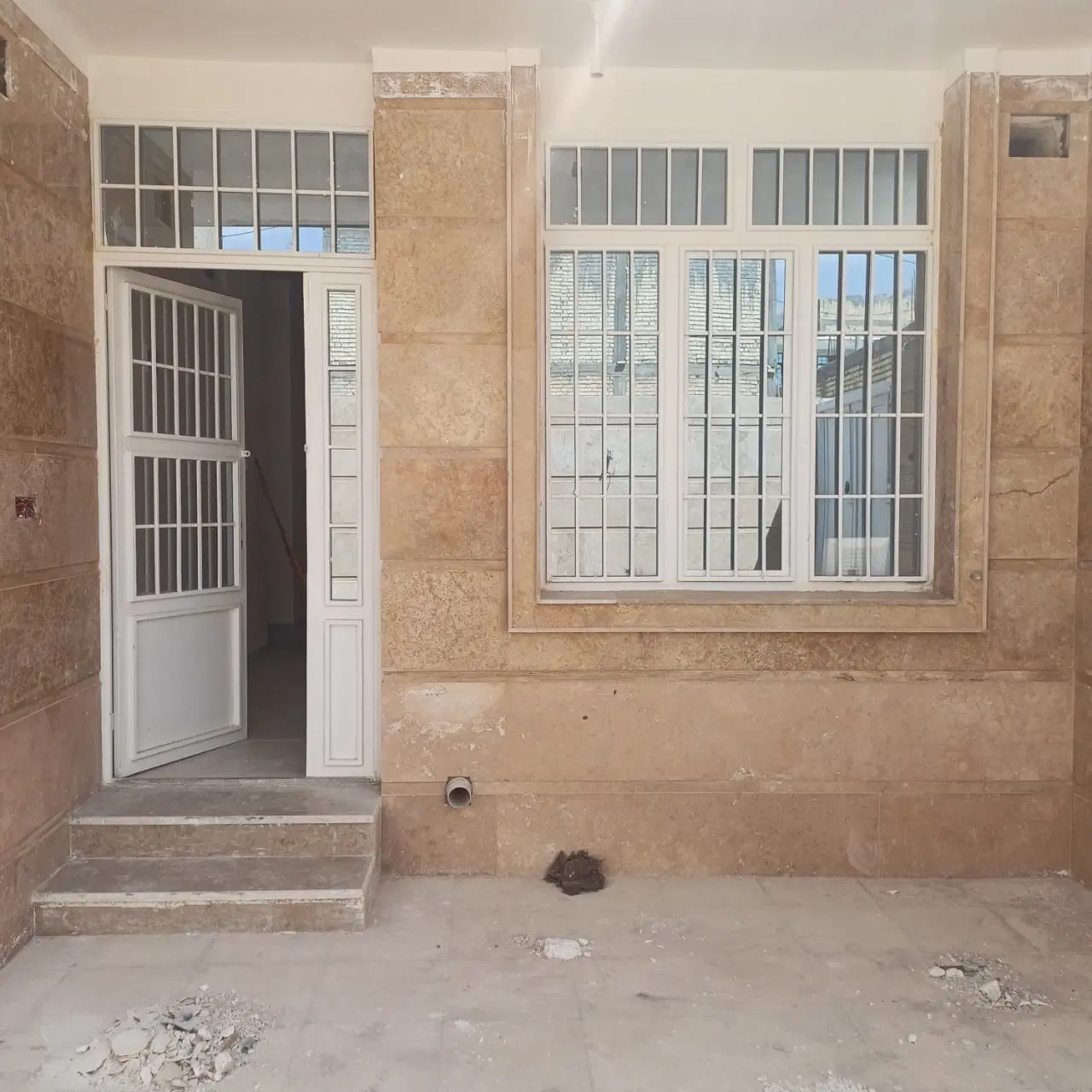 یک طبقه شاپور جان