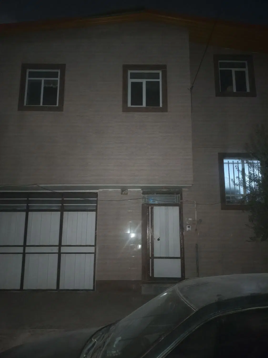 منزل دوطبقه.