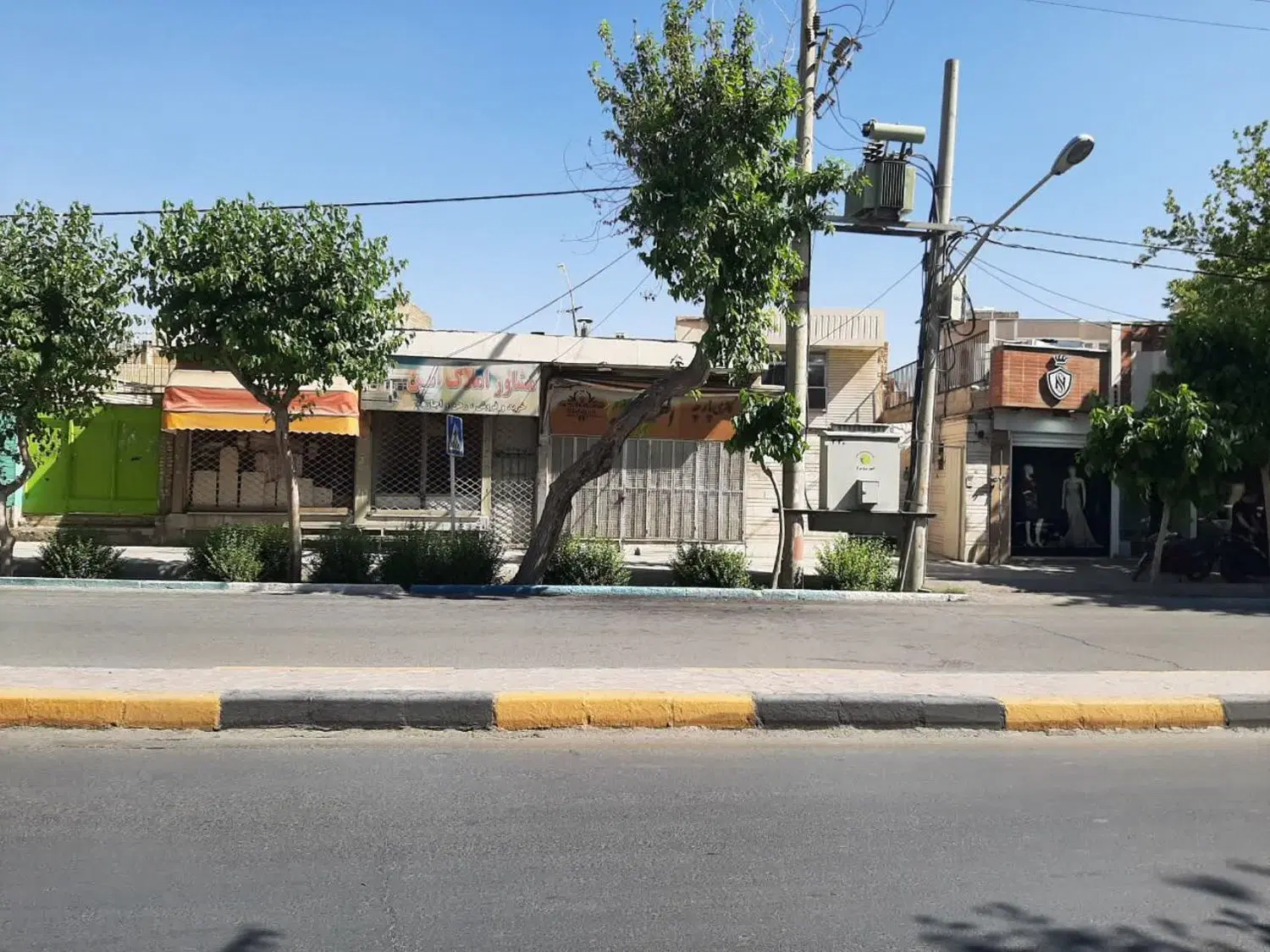 فروش ملک سه طبقه ویلایی،تجاری تاپ لوکیشن ابن سینا