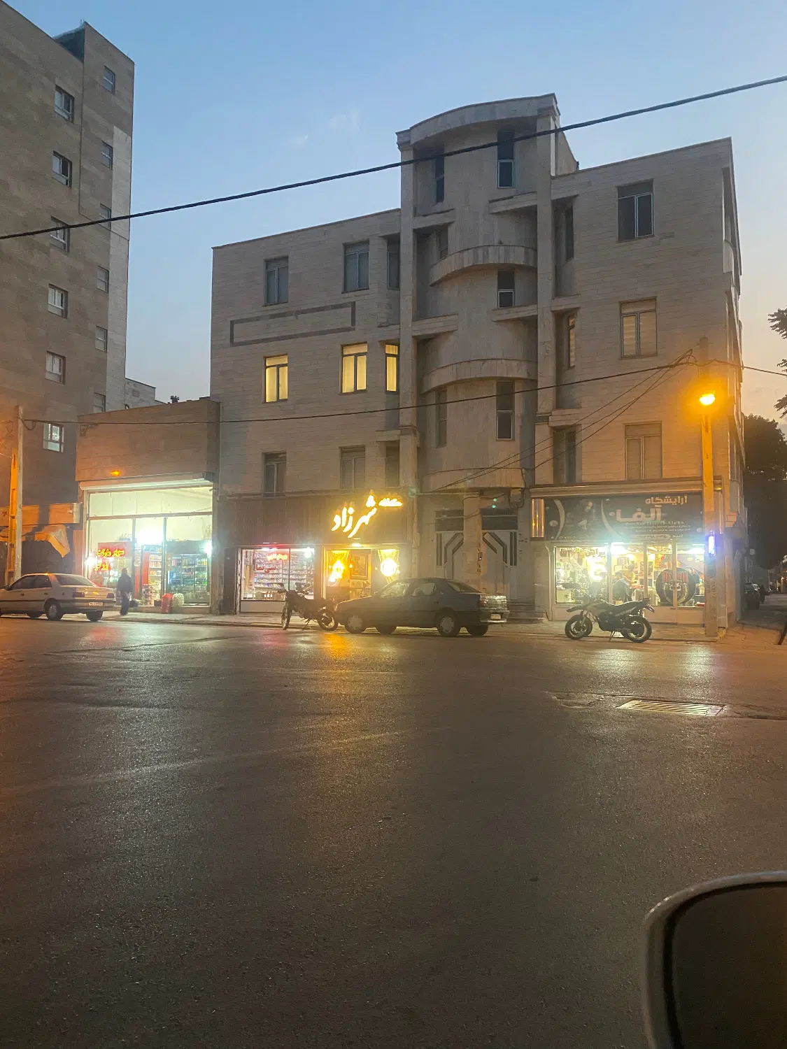 مغازه بر خیابان فردوسی