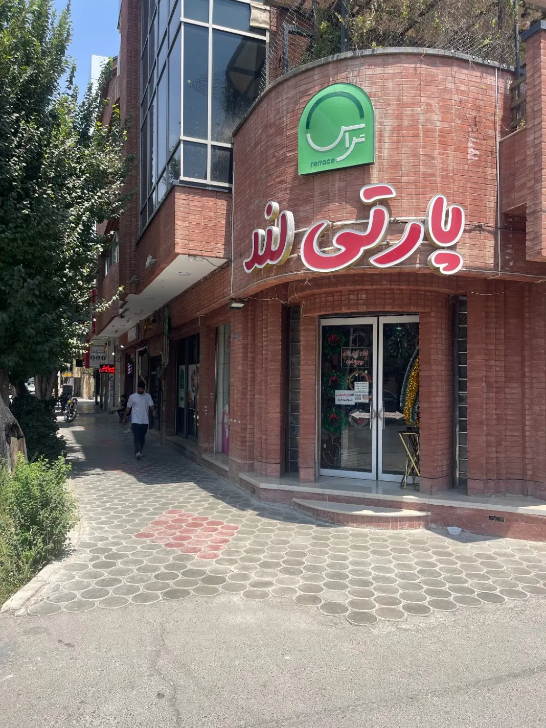واحد خدماتی زیر زمین متراژ ۱۷۰ متر