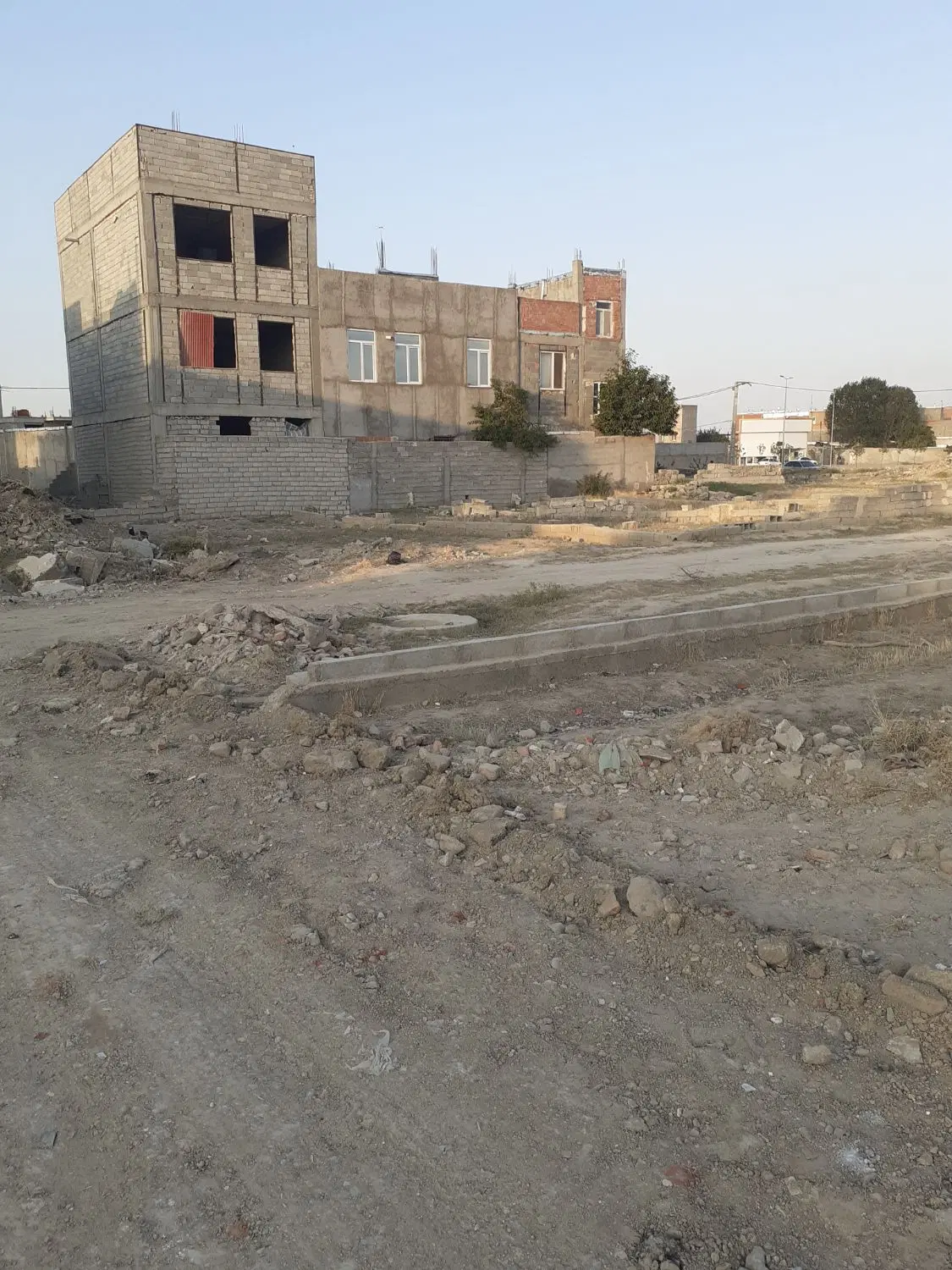 زمین شهرک نیستان فازه دوم ۱۰۰ متر برش۸متر نبش کوچه