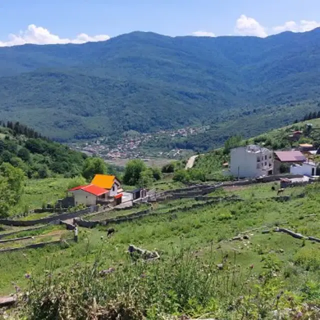 زمین با ویوی عالی