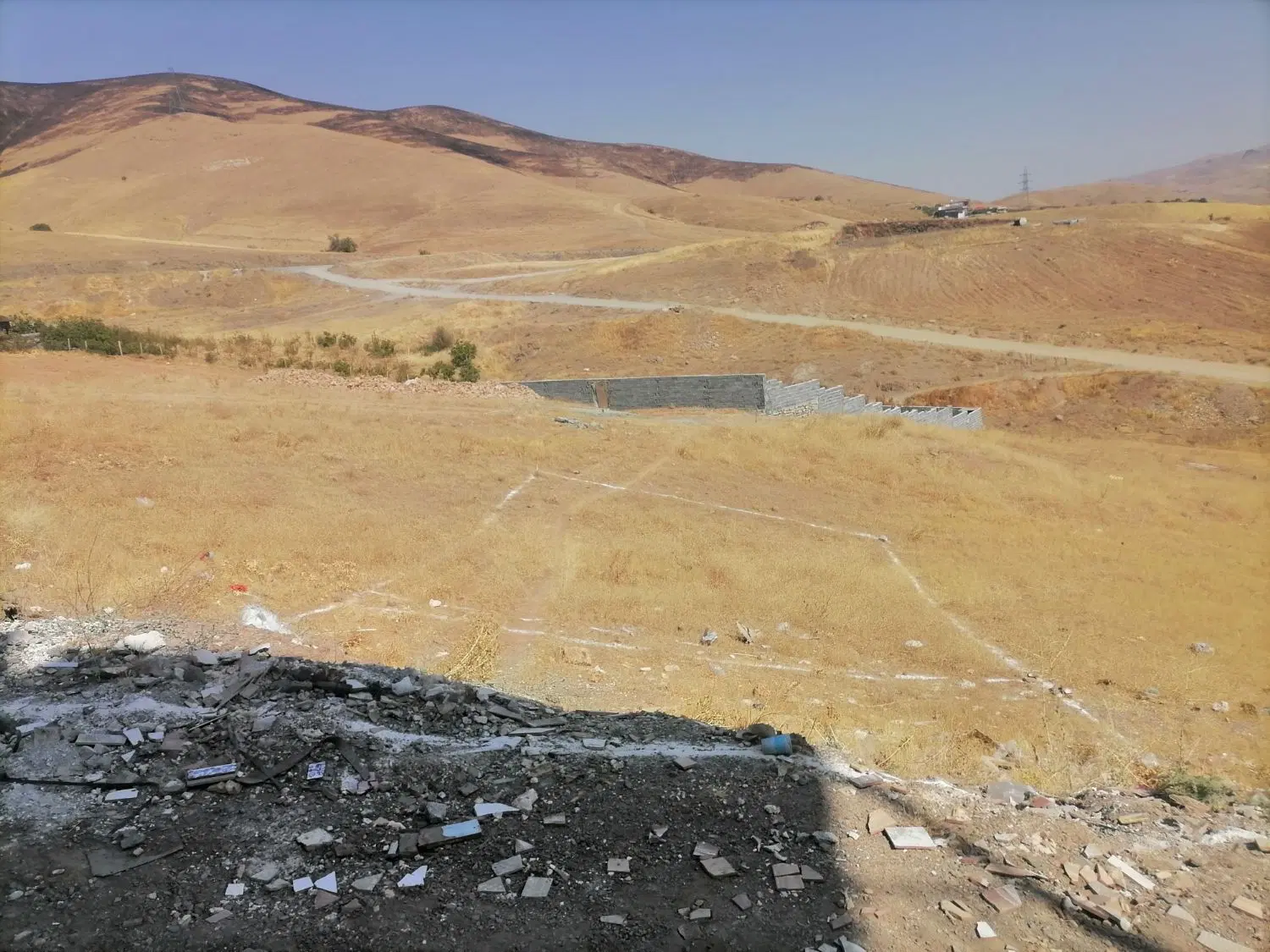 زمین سرخ دزج
