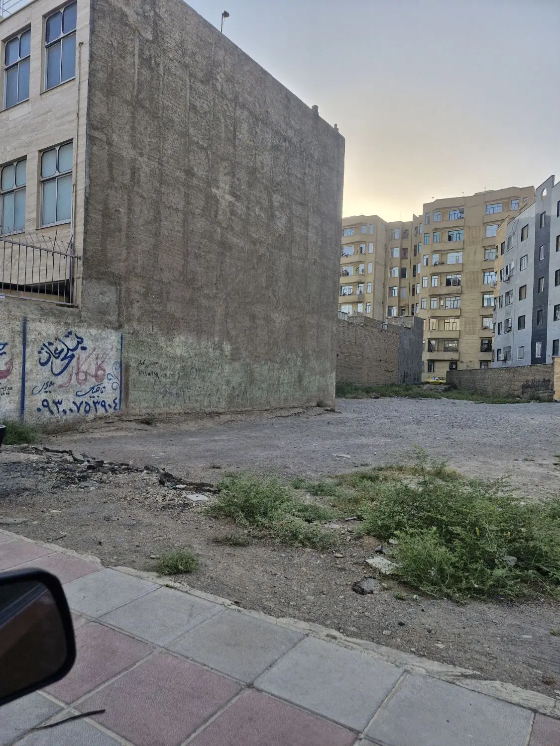 زمین فروشی