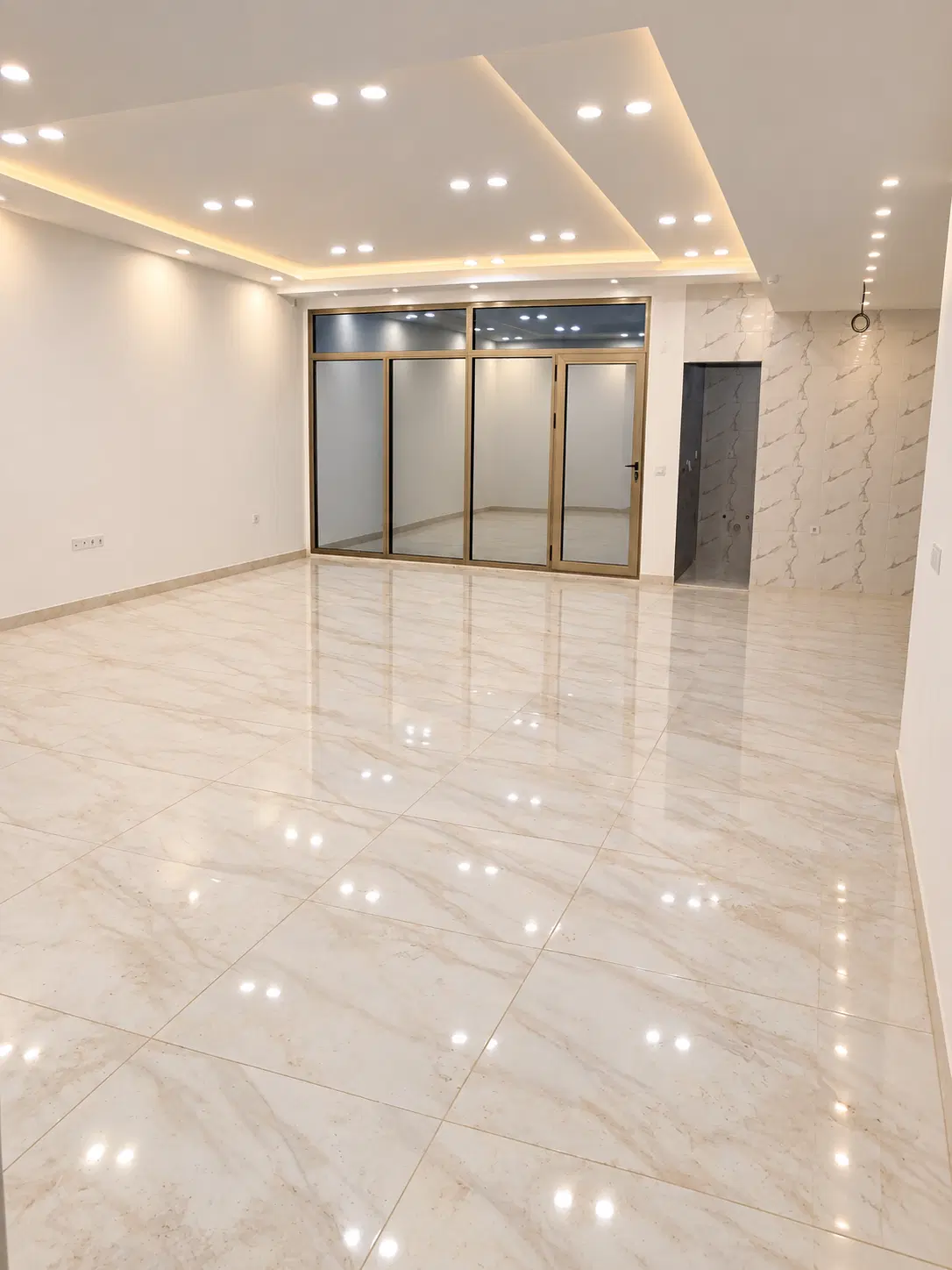 فروش واحد فوق لاکچری نوساز ۱۷۵ متری دواس