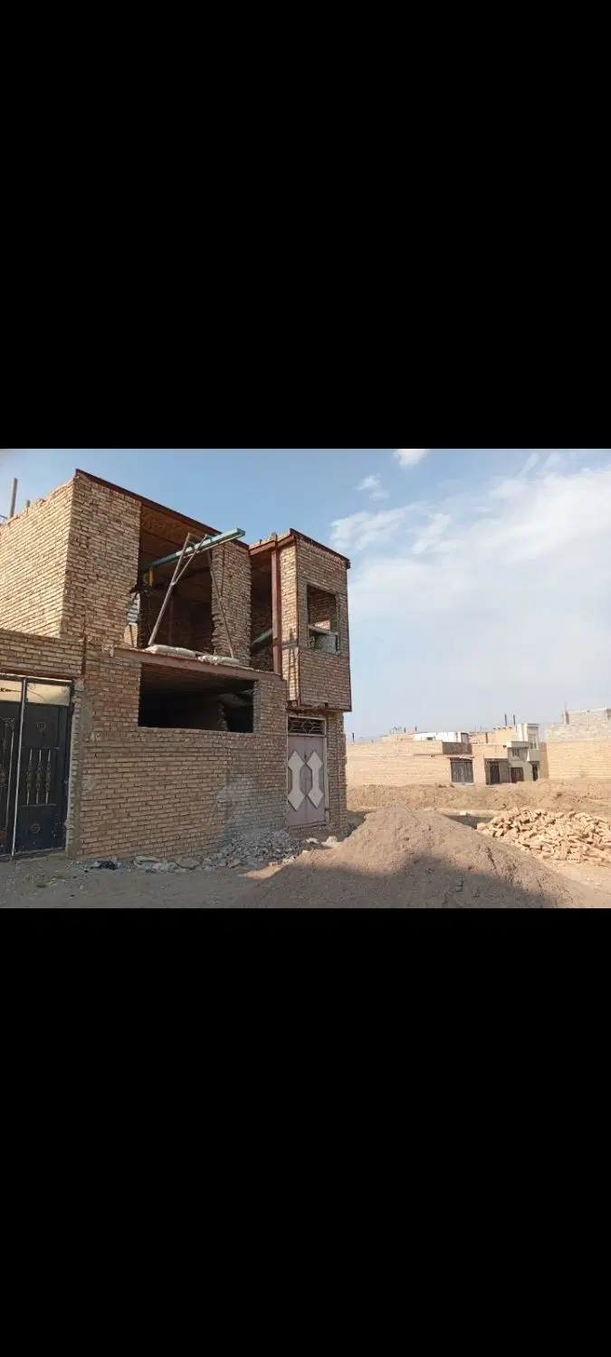 فروش ساختمان دو طبقه نیمه کاره در ۲۴ متری نشاط