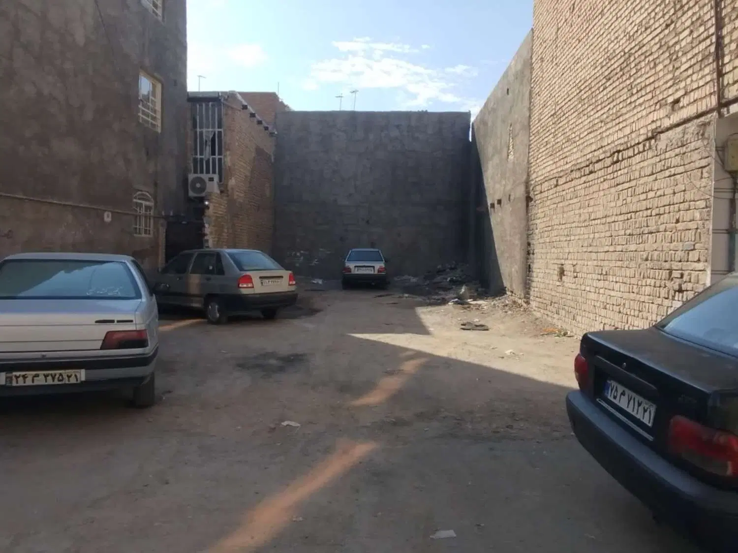 زمین فروشی