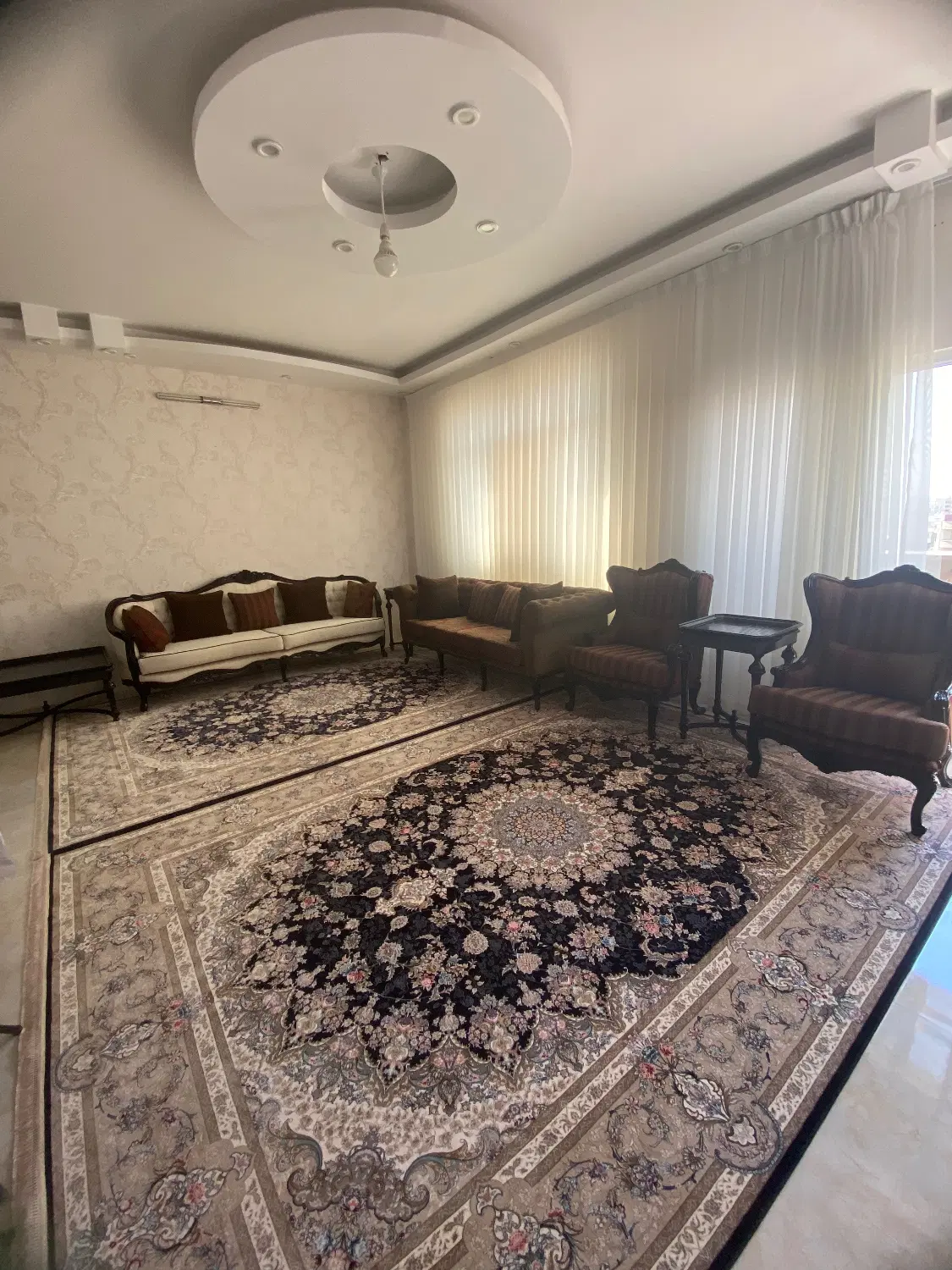 رهن و اجاره آپارتمان خیابان پروین نبش پروین ۱۳