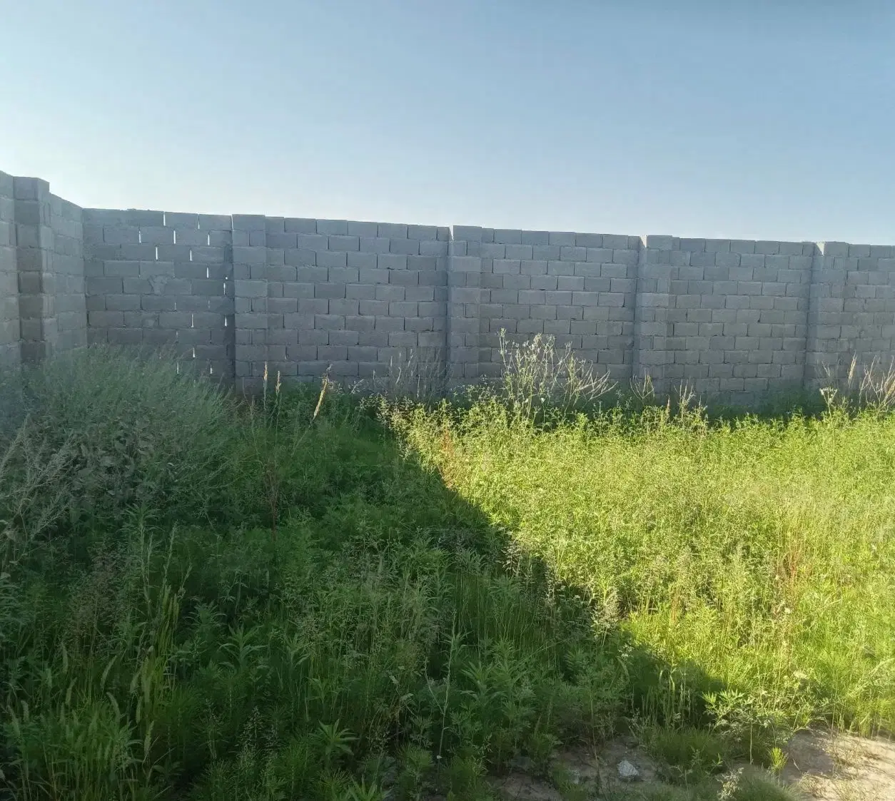 305 متر زمین دور دیوار مناسب ساخت
