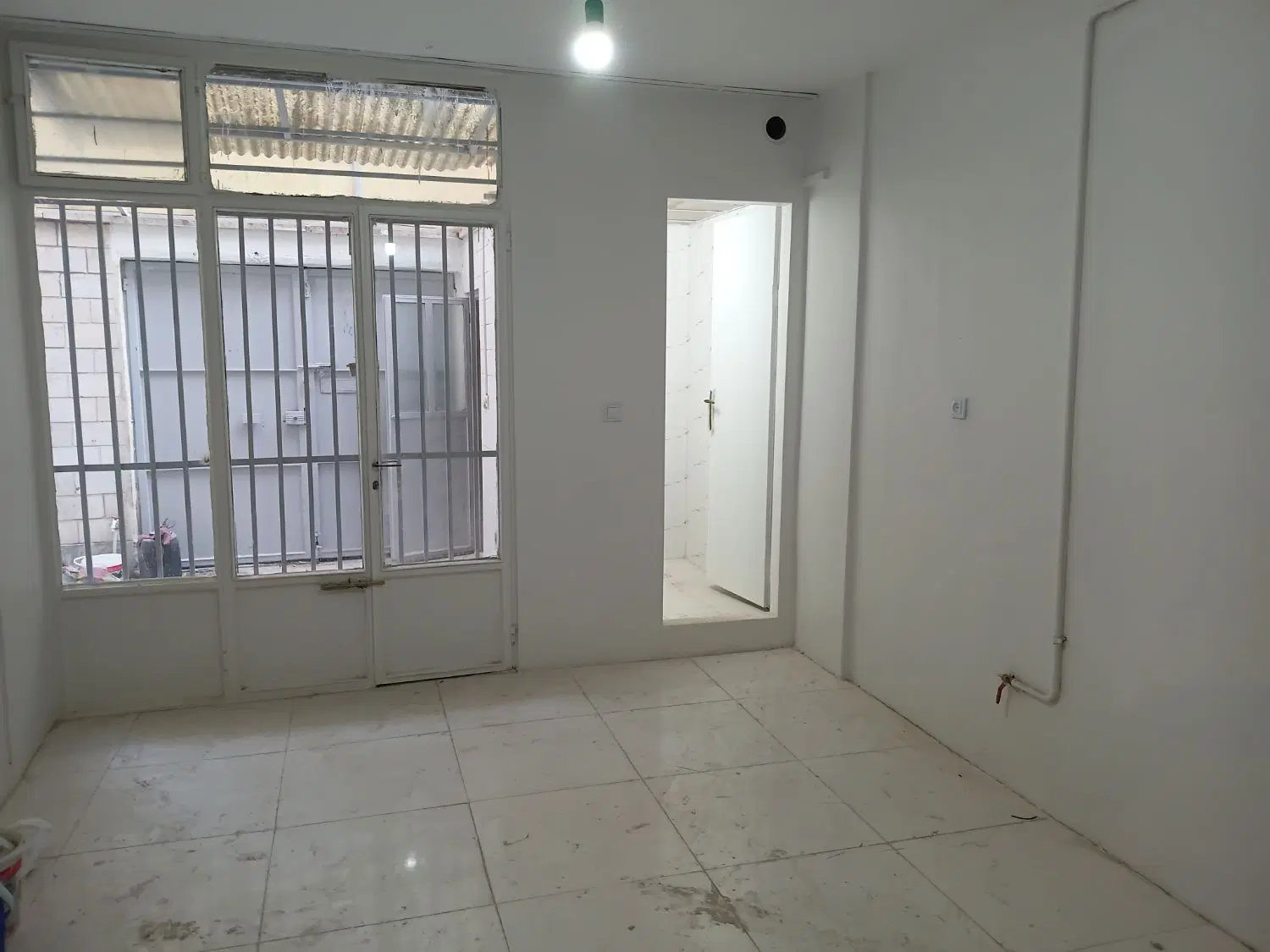 خانه دو ونیم طبقه با زیرزمین