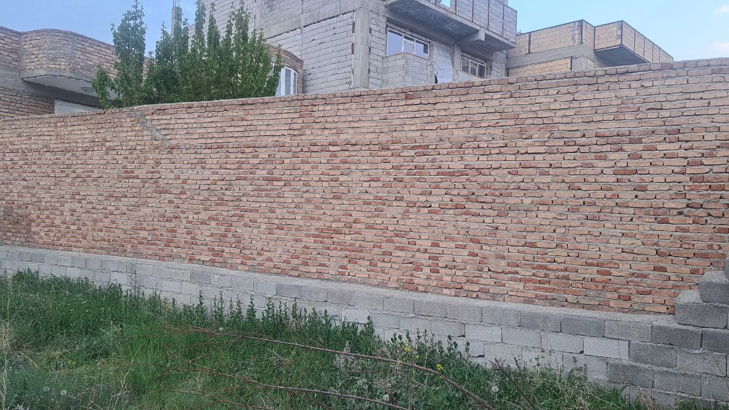 فروش یک قطعه زمین روبروی آراز پارک ۲۸۸متر