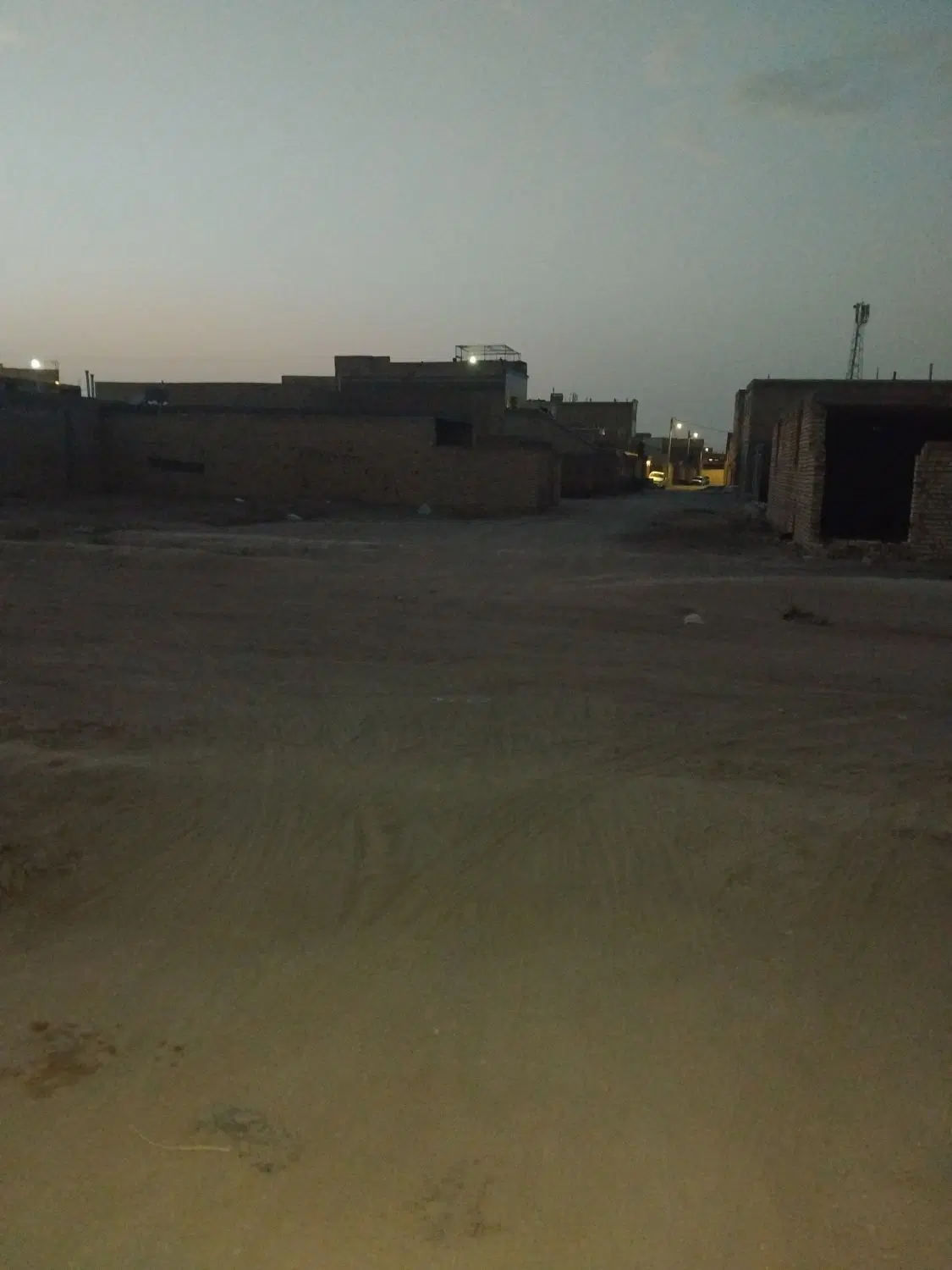زمین بلوارشهدا نطنز اخرکوچه حسین پور چهارراه گاز