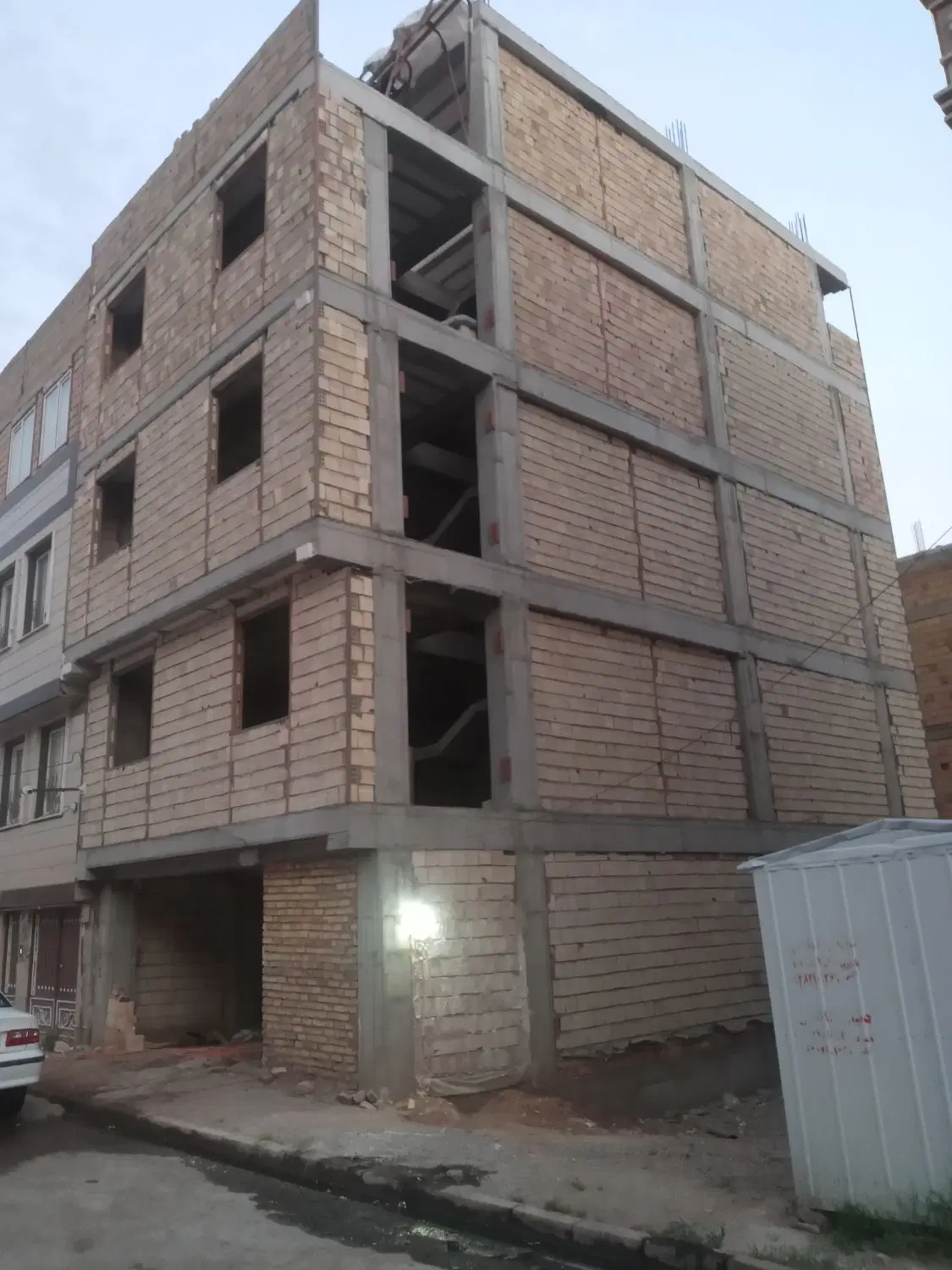 آپارتمان آسانسور دار طبقه اول ۱۰۰ متر زمینهای رجبی
