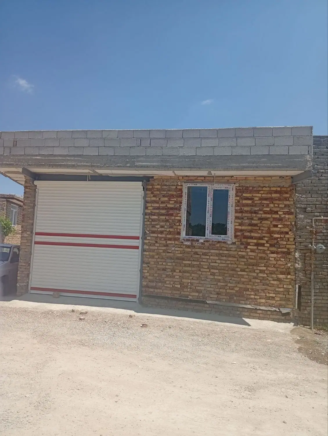 منزل مسکونی نیمه کاره ۷۰متر