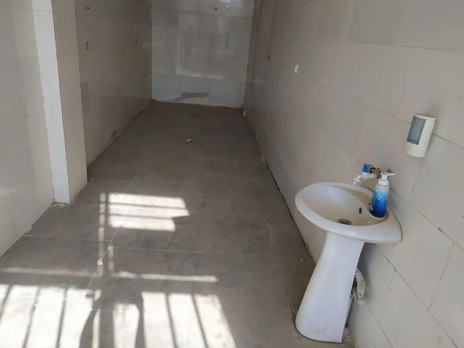 مغازه اجاره نبش خیابان میرحسینی ۱۸