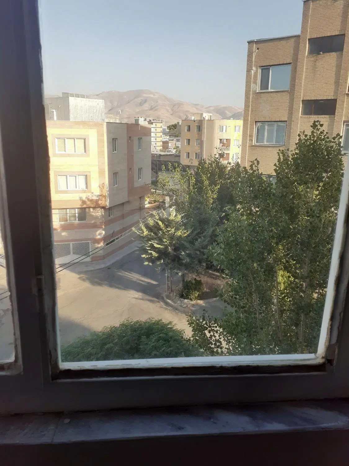 فروش آپارتمان طبقه سوم چهار نوزده بهاران