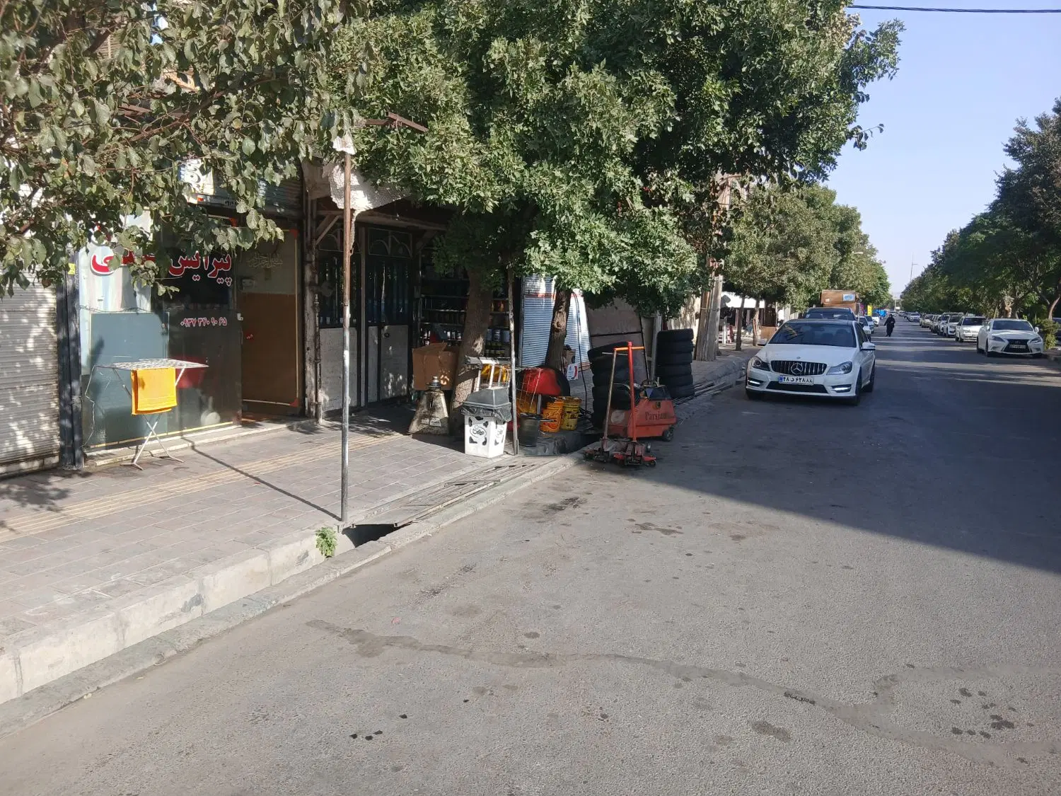 مغازه ۱۴ متری خیابان اصلی