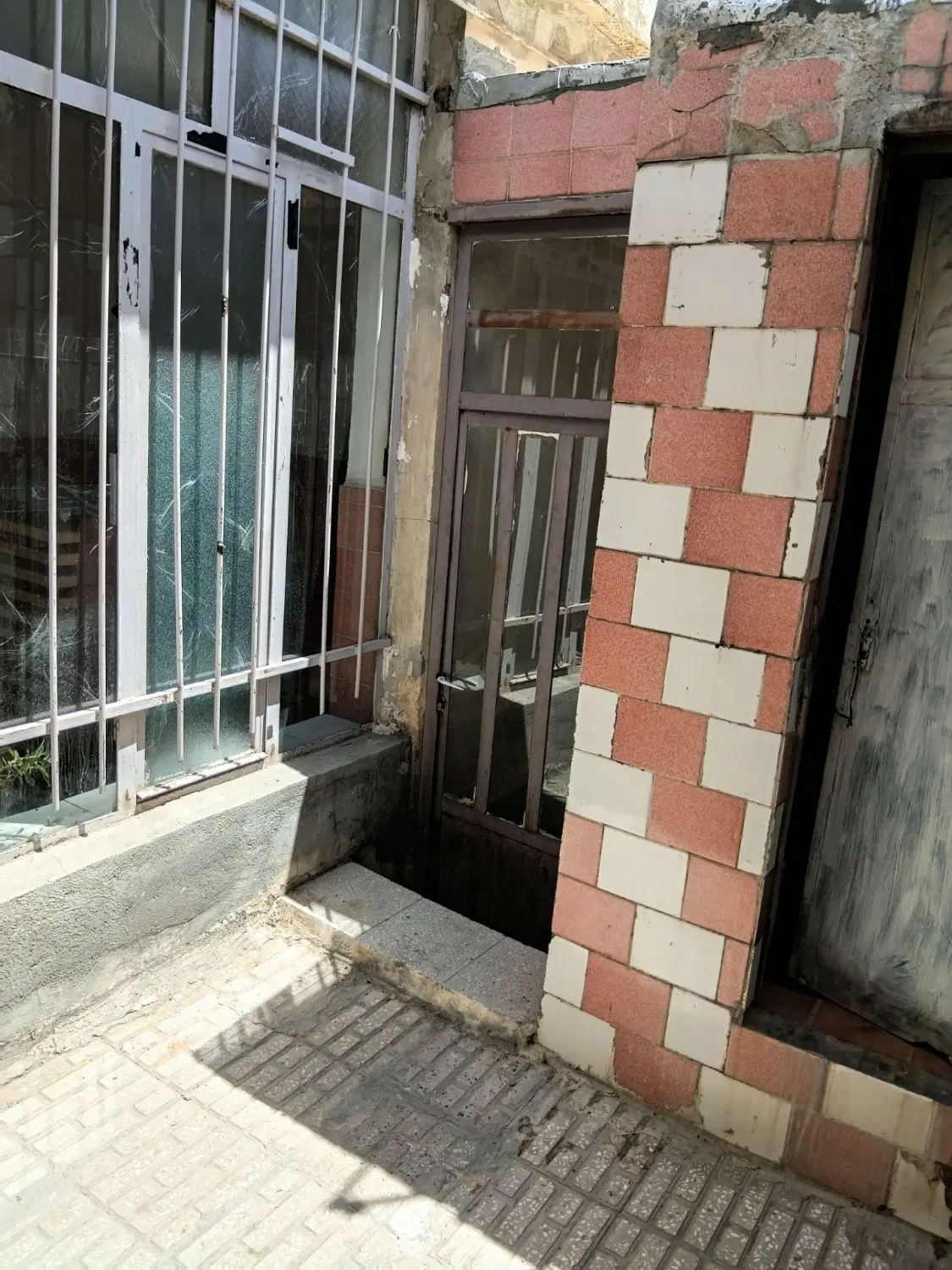خانه ویلایی ۶۰ متر با زیر زمین ۴۰ متری