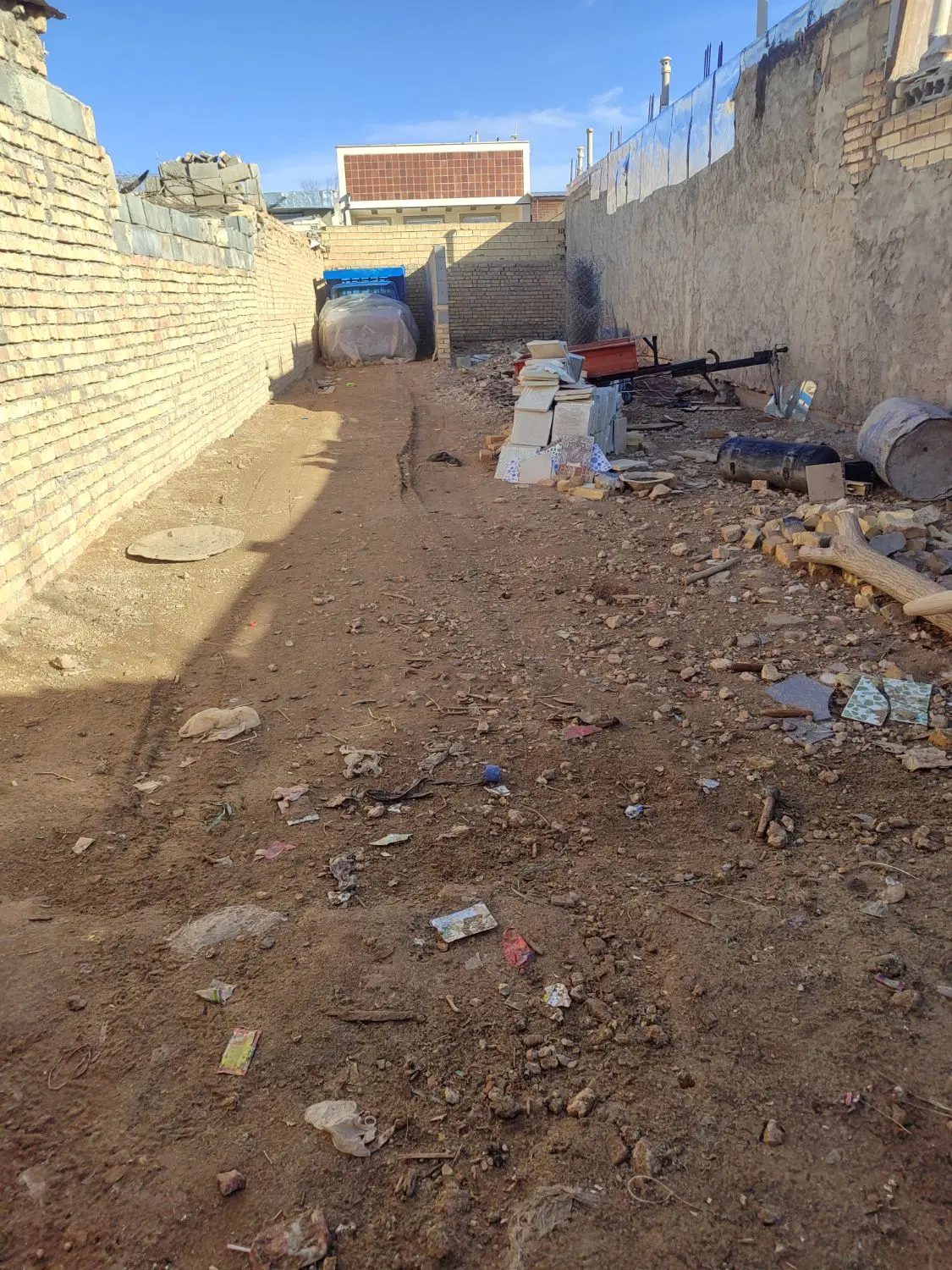 زمین فروشی