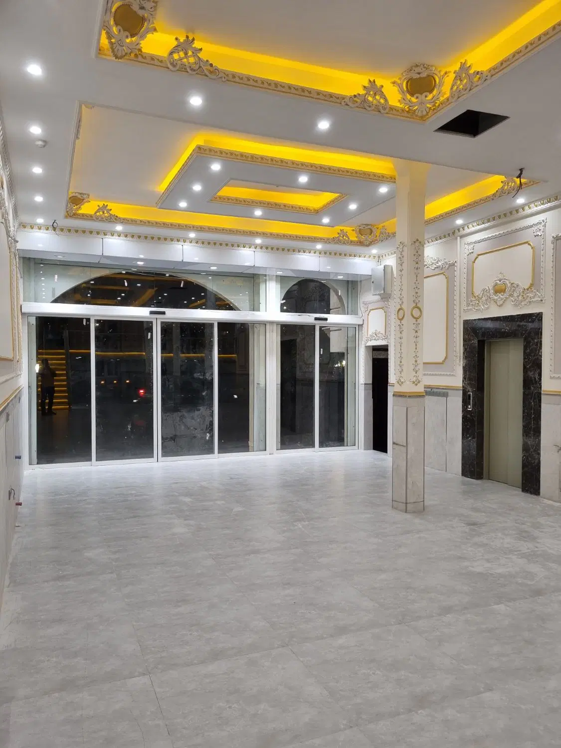 مجموعه تجاری لوکس، بربلوار کربلا (یکجا یا طبقاتی)