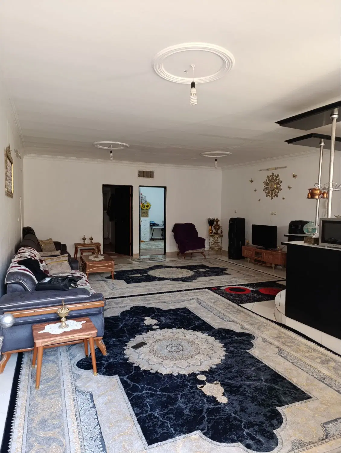 یک. واحد منزل مسکونی  ۱۰۰متری