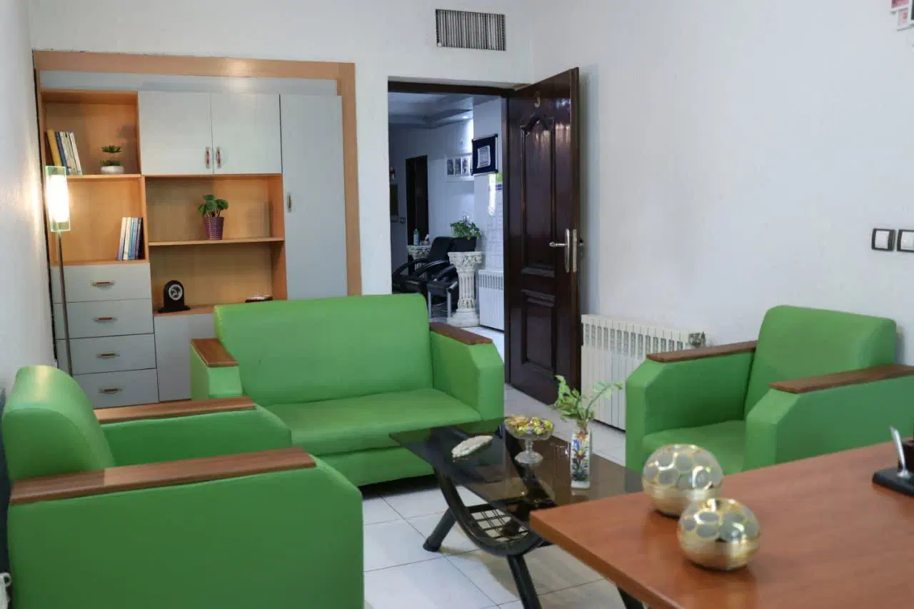 اجاره دو اتاق از یک دفتر کار در چهارباغ بالا