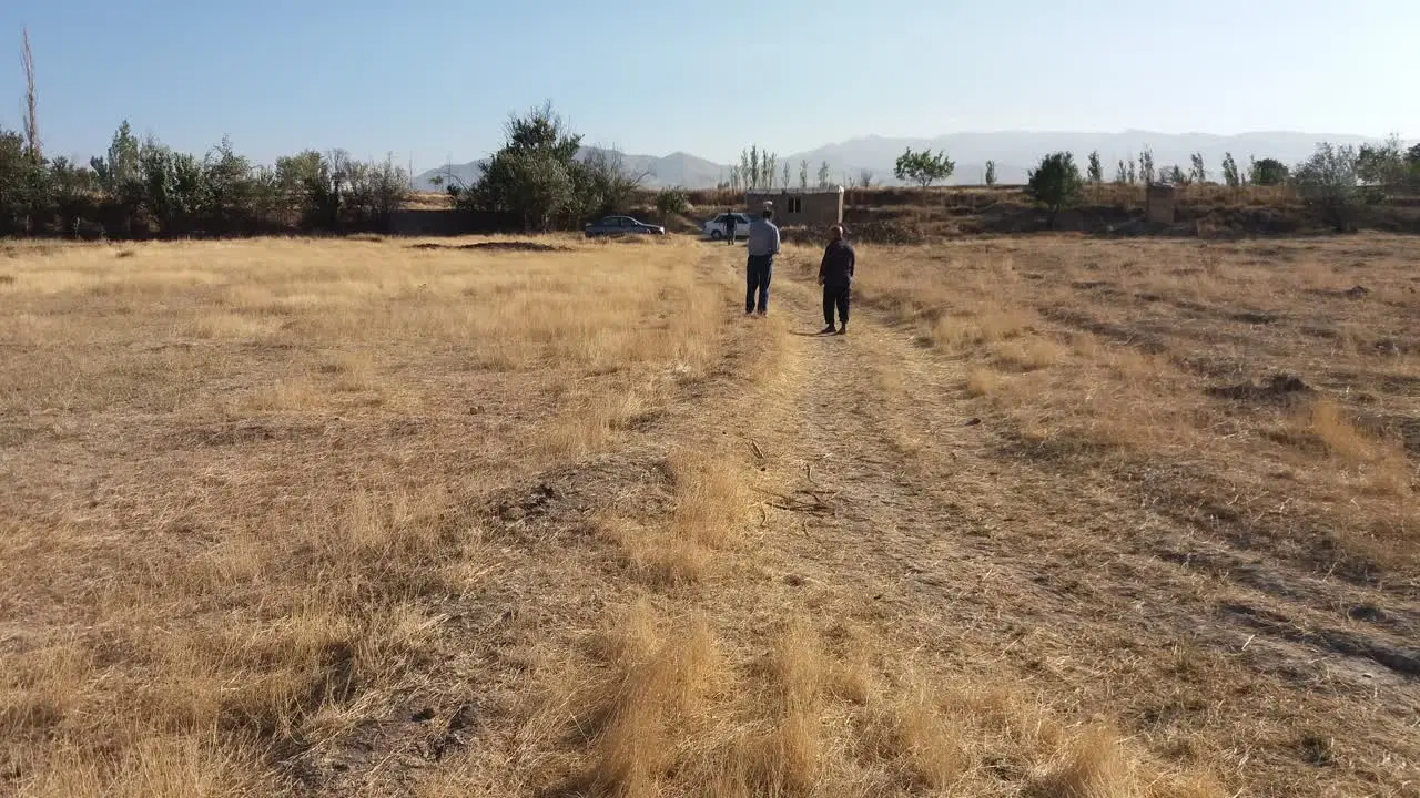 زمین کشاورزی با سند و آب