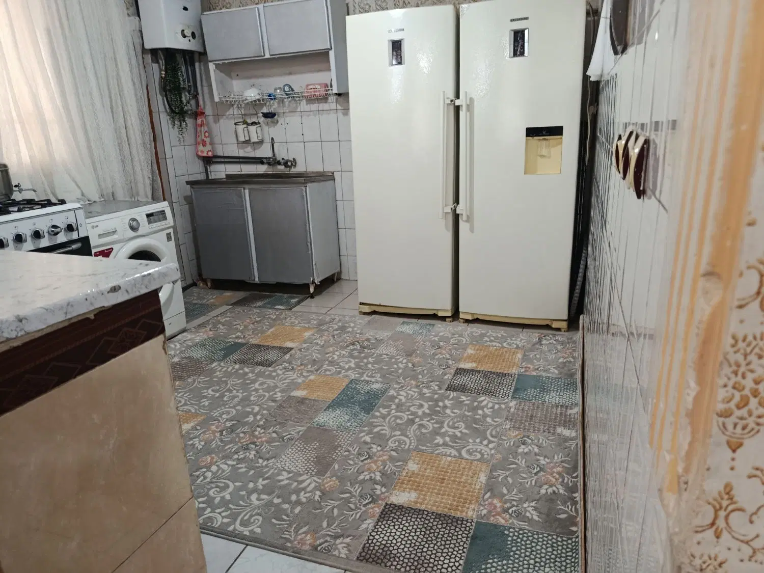 خانه دو طبقه ماشین رو با مغازه سه نبش
