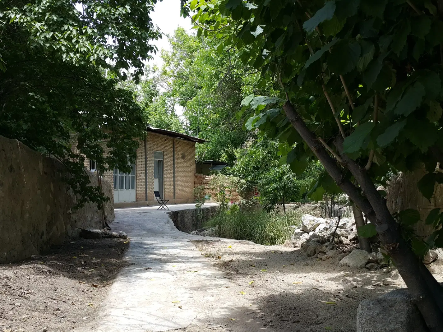 خانه باغ ده بالا