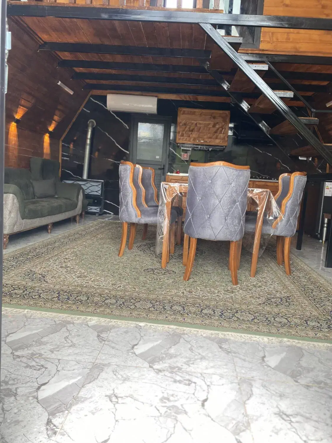 کلبه چوبی استخر دار سر پوشیده