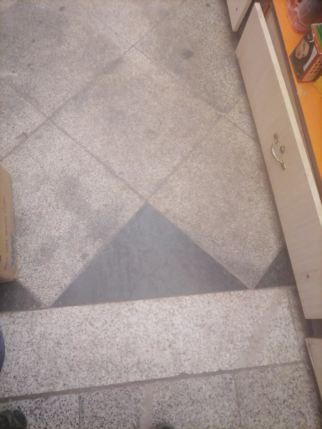 اجاره ی یک باب مغازه