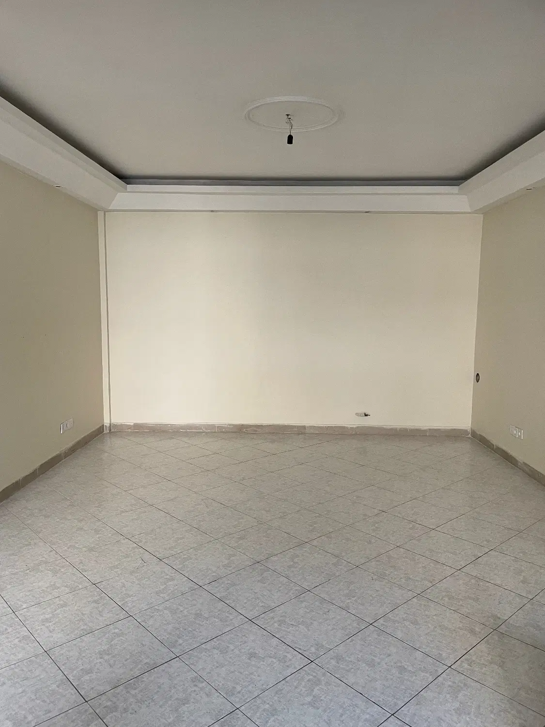 ۴۹متر خیابان سرباز با پارکینگ و انباری