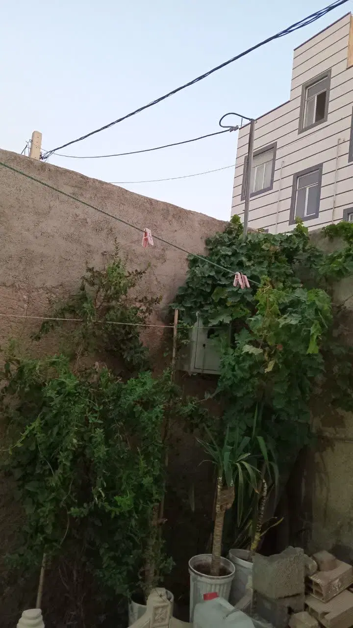 خانه حیاط دار انشعابات کامل دارای سند تک برگ