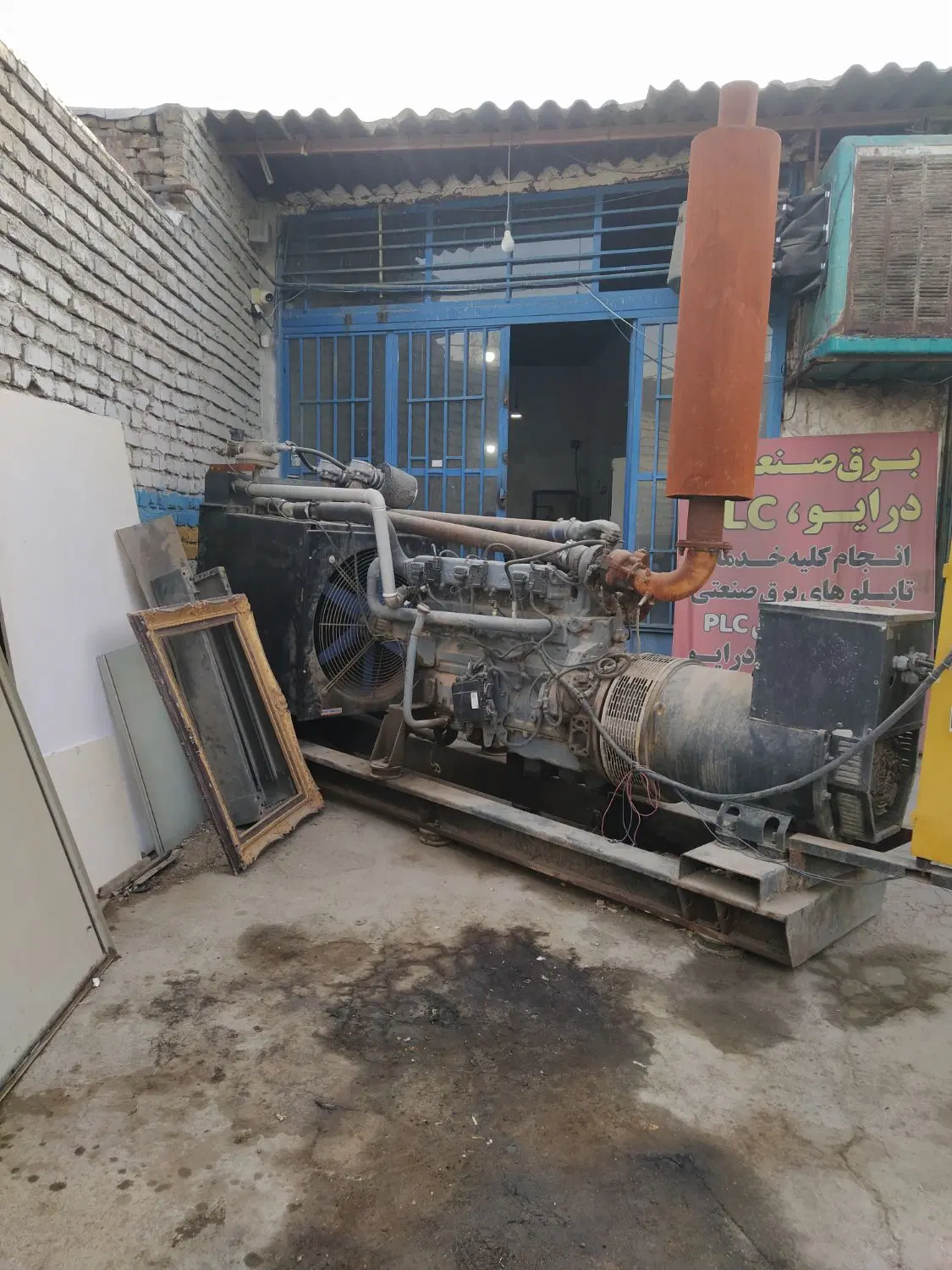 50مترکارگاه و30مترحیاط برخیابان اصلی