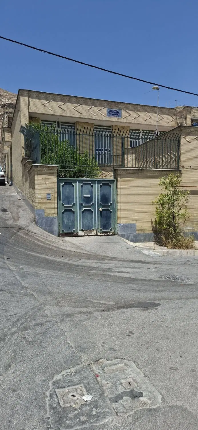 منزل سرداران دو طبقه سر دونبش.