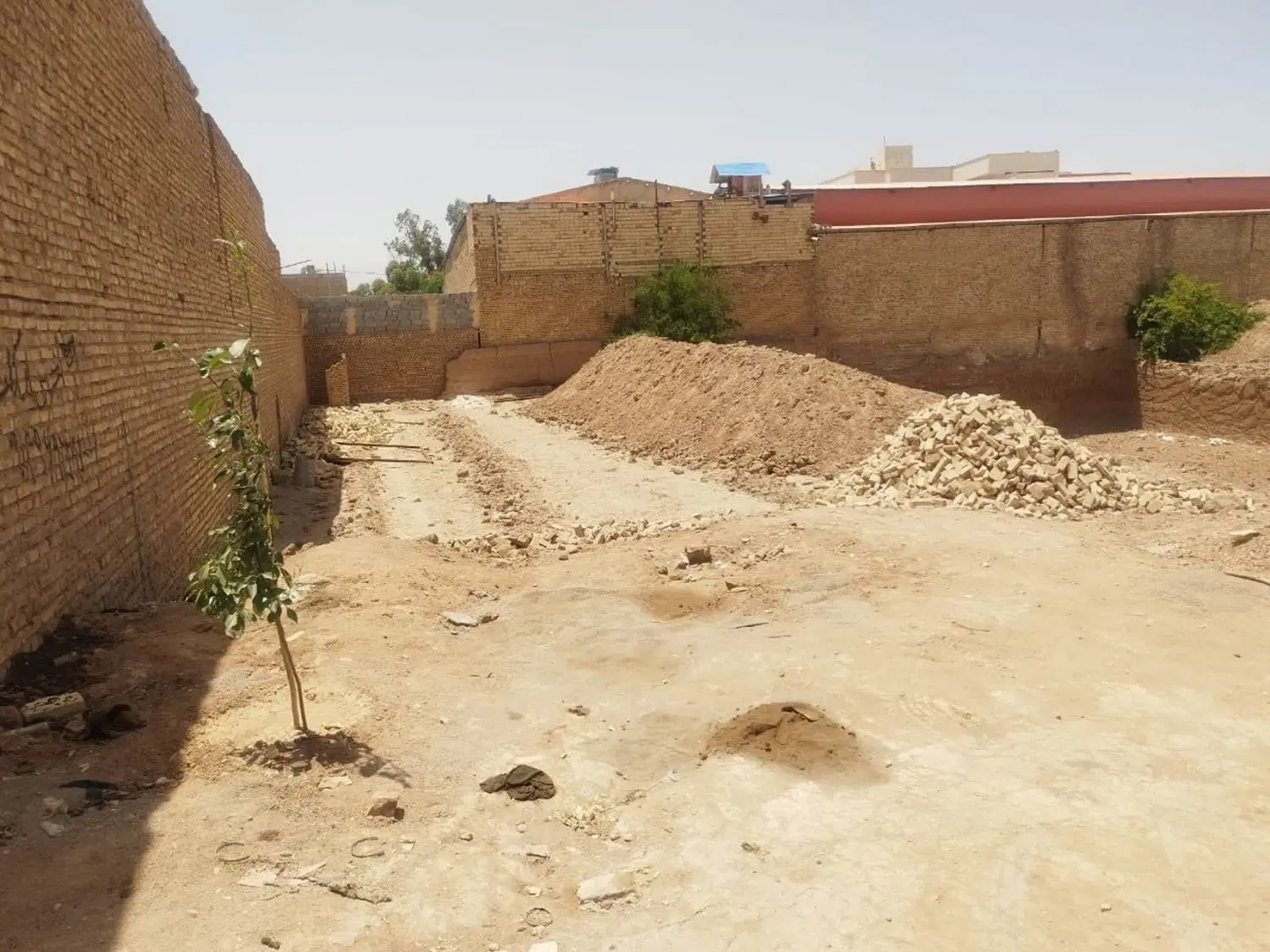 فروش زمین با مجوز ساخت ۳ طبقه تجاری