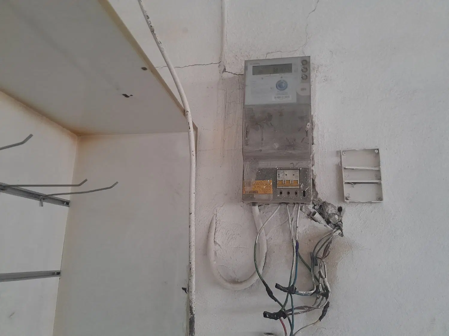 سوله ۲۰۰متری با امکانات برق ۳فاز و اب